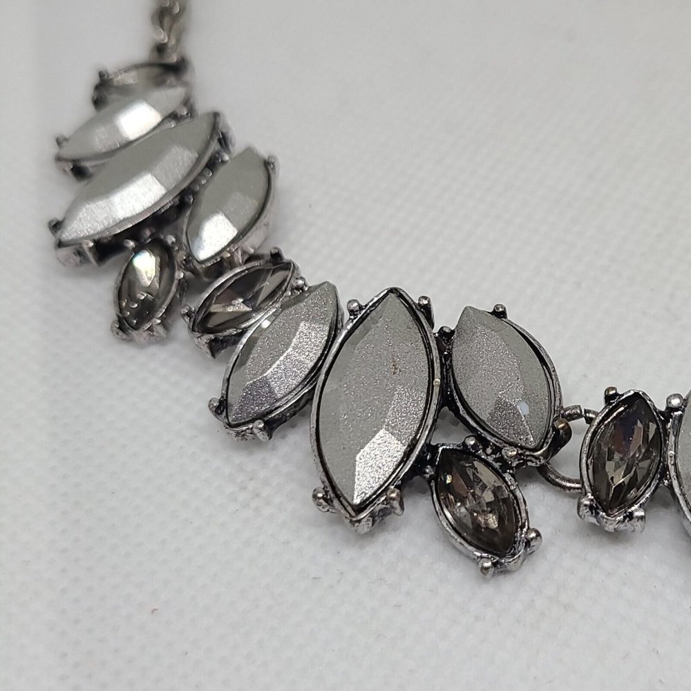 Ann Taylor LOFT Women's Matt Crystal Teardrop Short Necklace NWT 44.50 - Picture 4 of 6